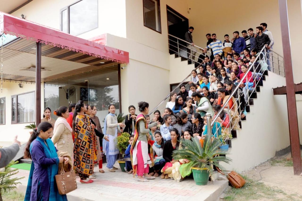 Nakshatra Resort Kunihar Buitenkant foto